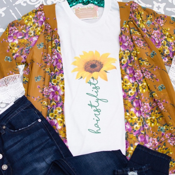 🌻 Sunflower Hairstylist 💇🏻‍♀️ Graphic Tee Shirt - Picture 1 of 1